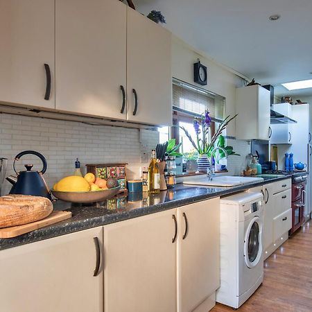 Finest Retreats - Bracken Villa Dormansland Bagian luar foto